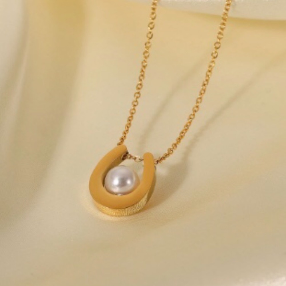 New!! 18k-Plated Simulated Pearl Pendant Necklace. Stainless Steel.